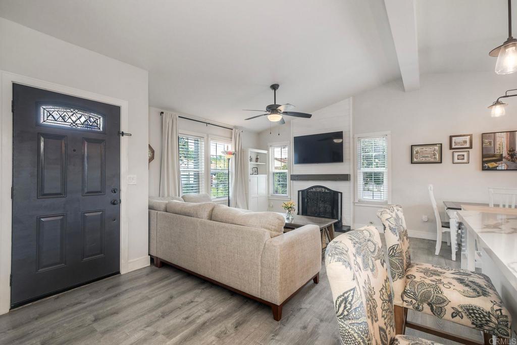 2208 Dante Ter Property Photo 4