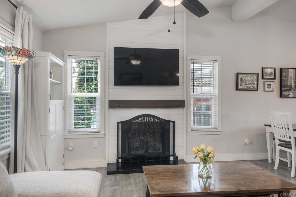 2208 Dante Ter Property Photo 5