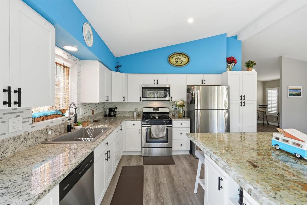 2326 Azure Lane Property Photo 7