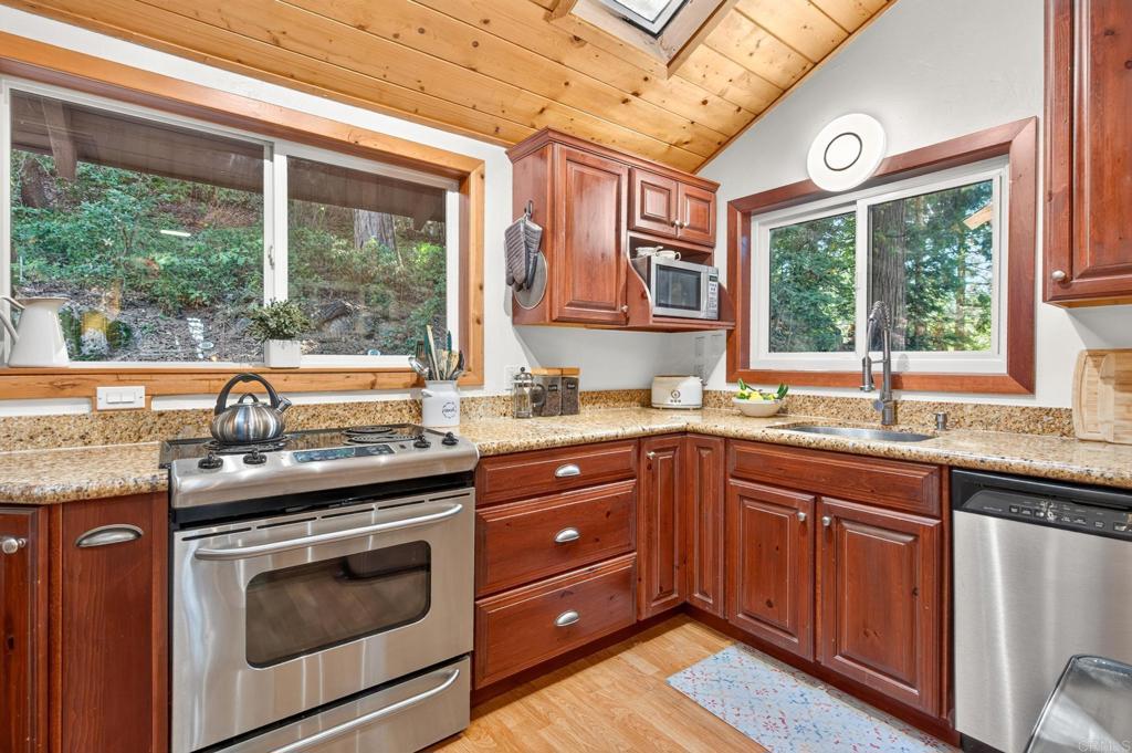 22136 Crestline Road Property Photo 4
