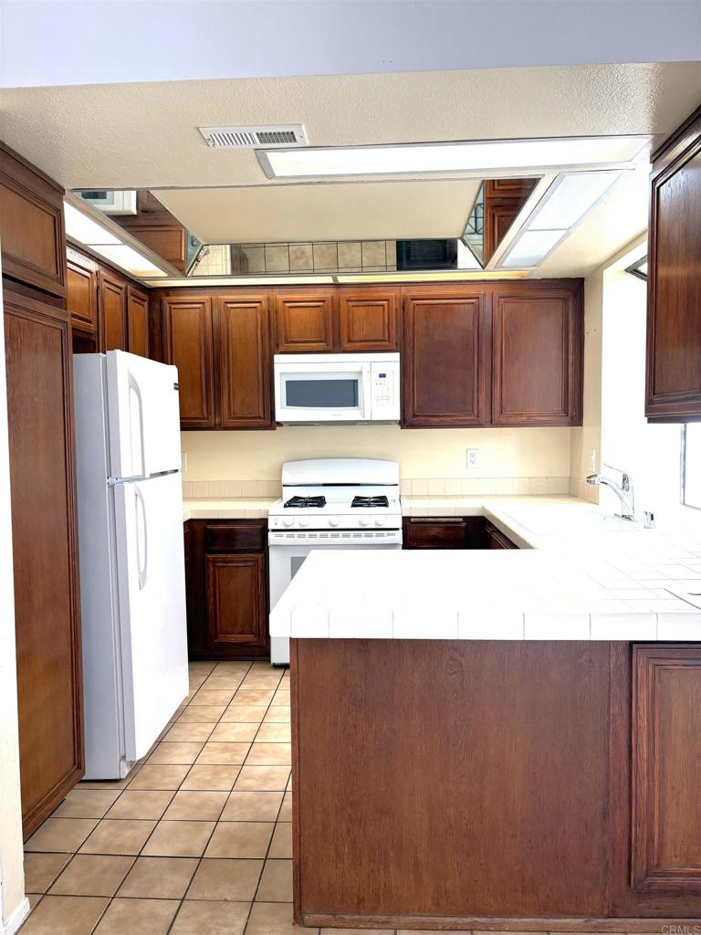 6924 Sandpiper Place Property Photo 3
