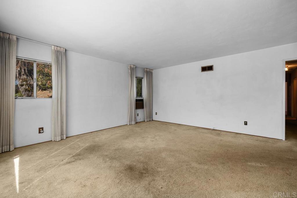 2947 Helix Street Property Photo 4