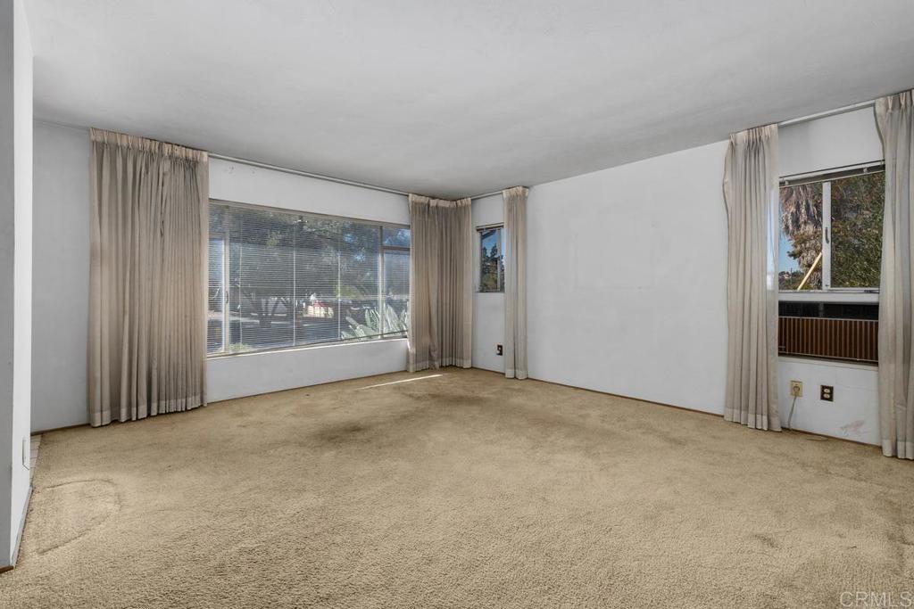 2947 Helix Street Property Photo 5