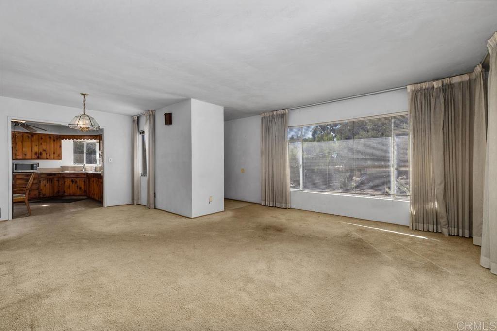 2947 Helix Street Property Photo 6