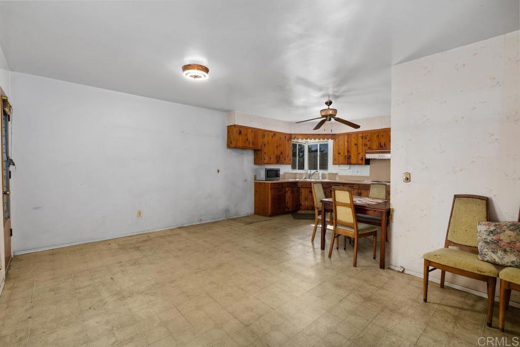 2947 Helix Street Property Photo 8