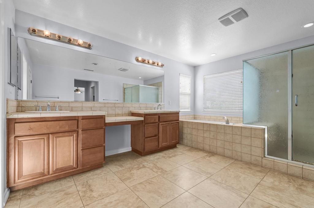 27973 Breakwater Ct. Property Photo 20