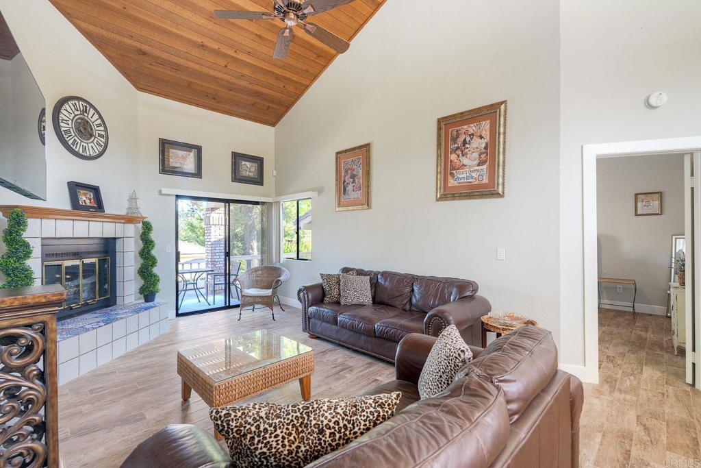 8559 Circle R Valley Lane Property Photo 2