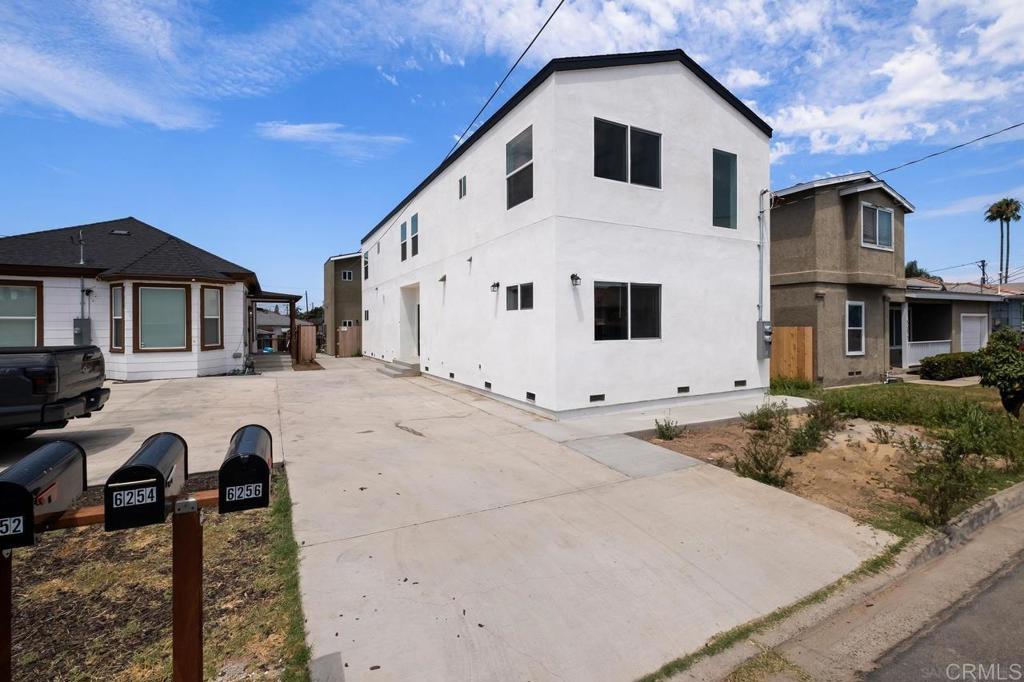 6250 6256 Stewart St Property Photo 4