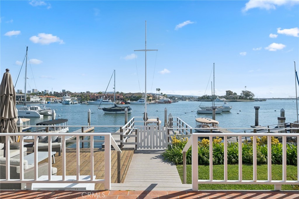 2732 Bayshore Drive Property Photo 1
