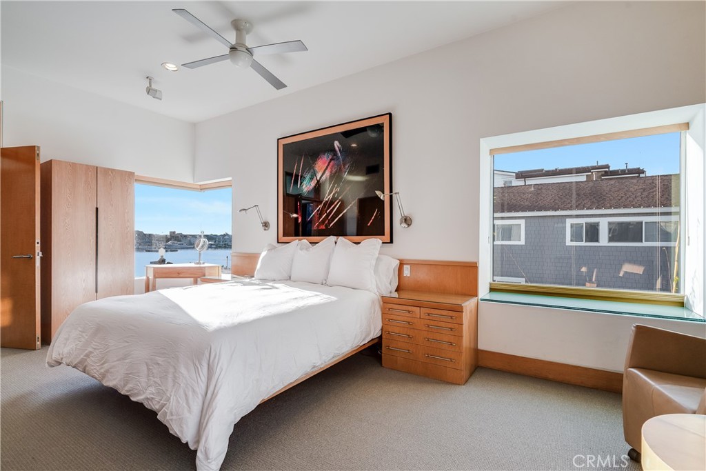 512 S Bay Front Property Photo 4