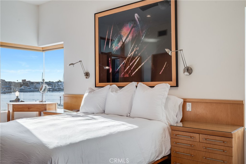 512 S Bay Front Property Photo 5