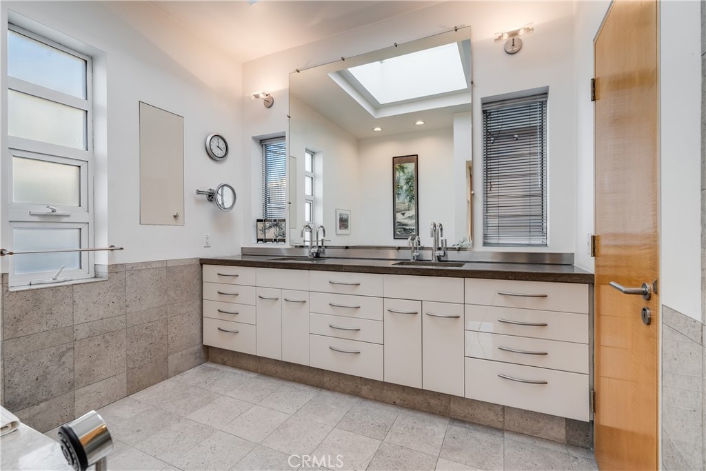 512 S Bay Front Property Photo 8