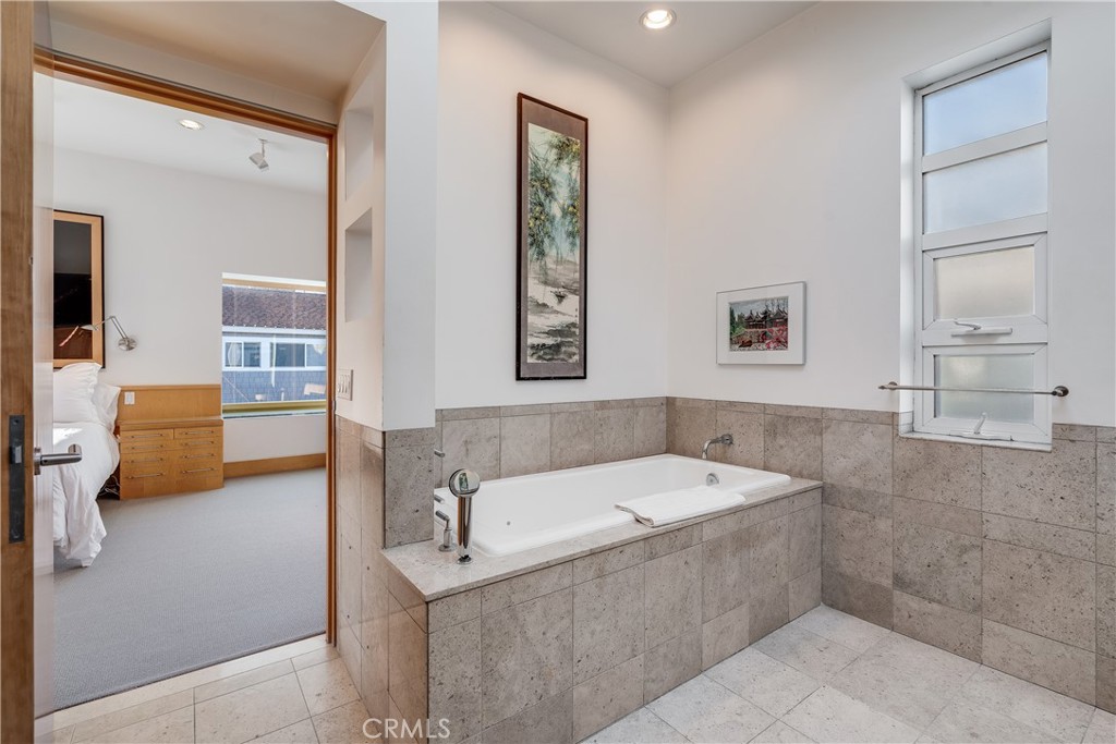 512 S Bay Front Property Photo 9