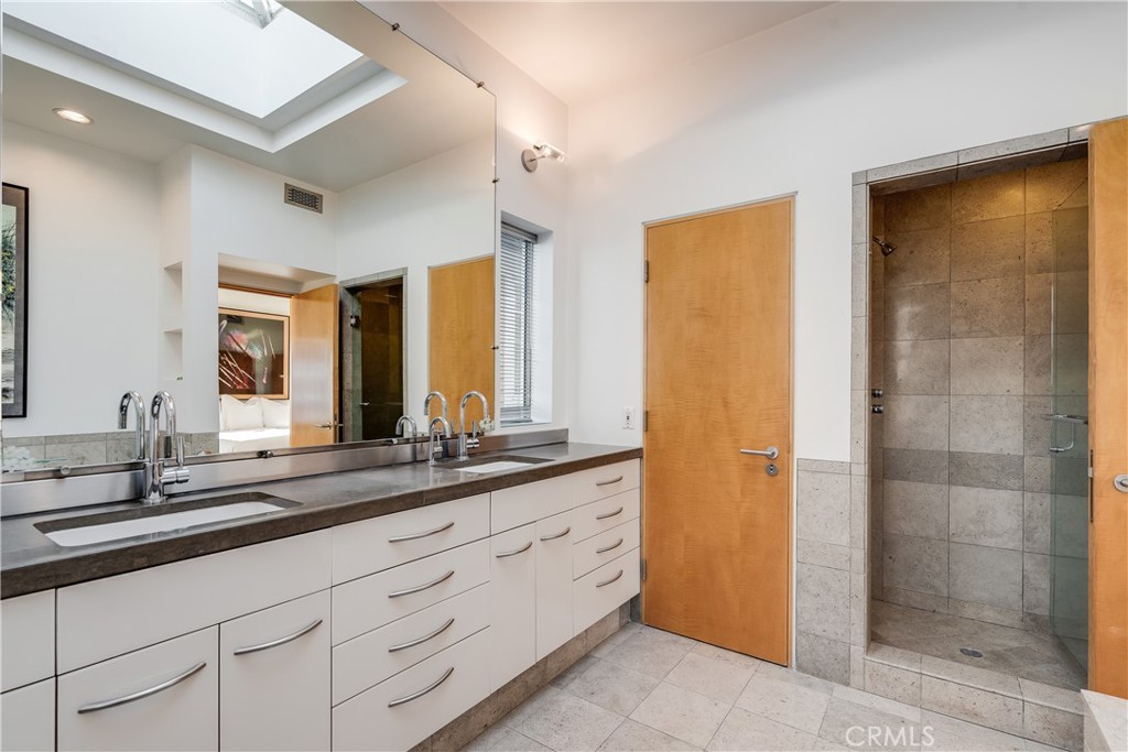 512 S Bay Front Property Photo 10