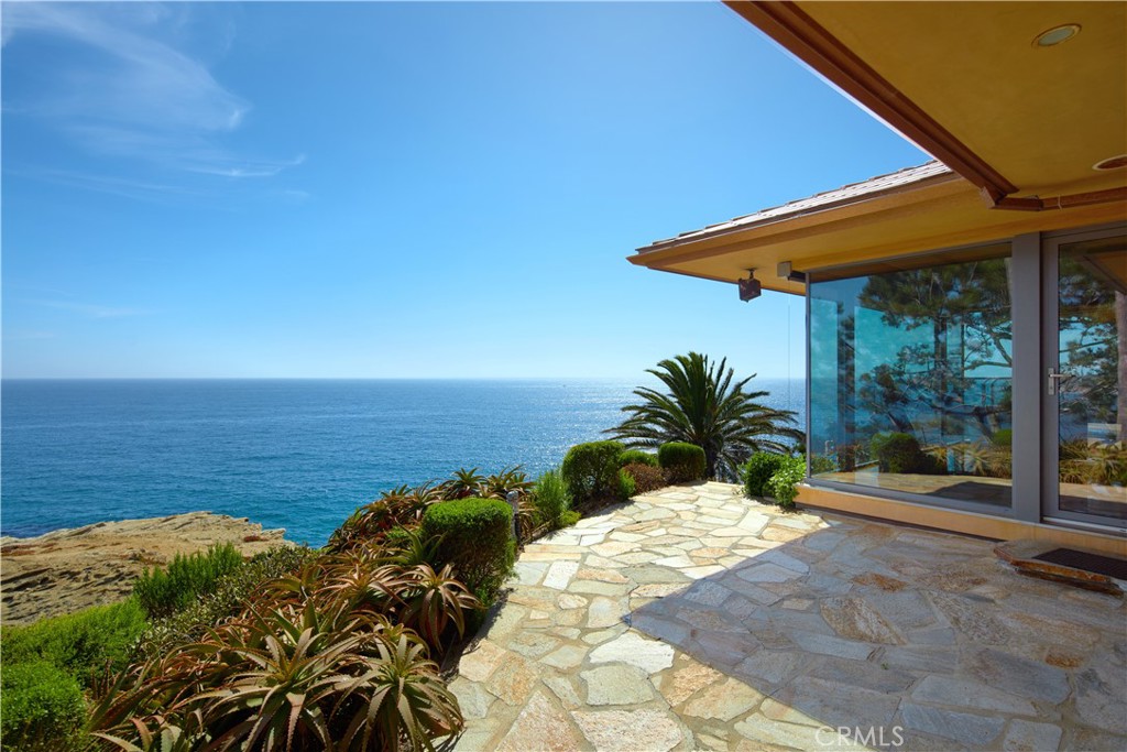 111 S La Senda Drive Property Photo 1