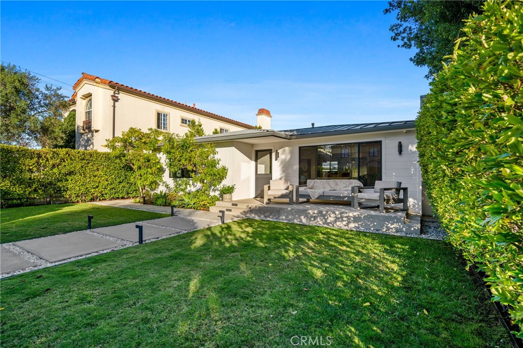 542 Tustin Avenue Property Photo 7