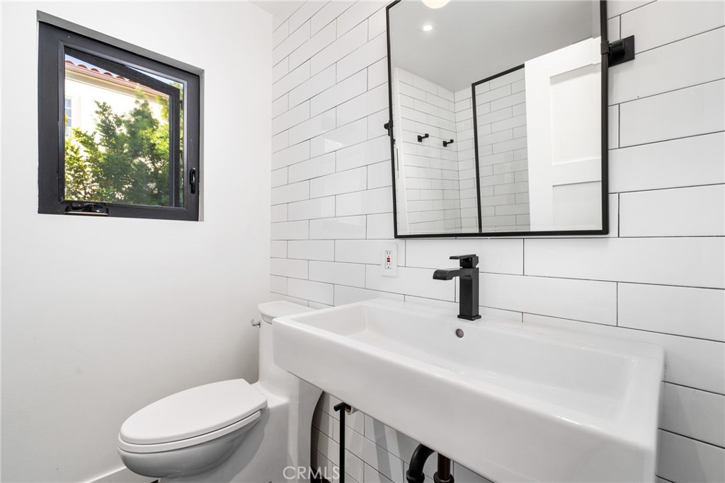 542 Tustin Avenue Property Photo 24