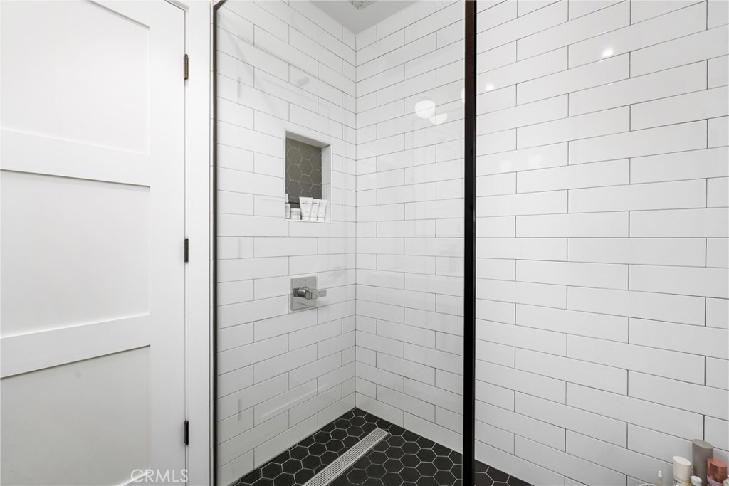 542 Tustin Avenue Property Photo 25