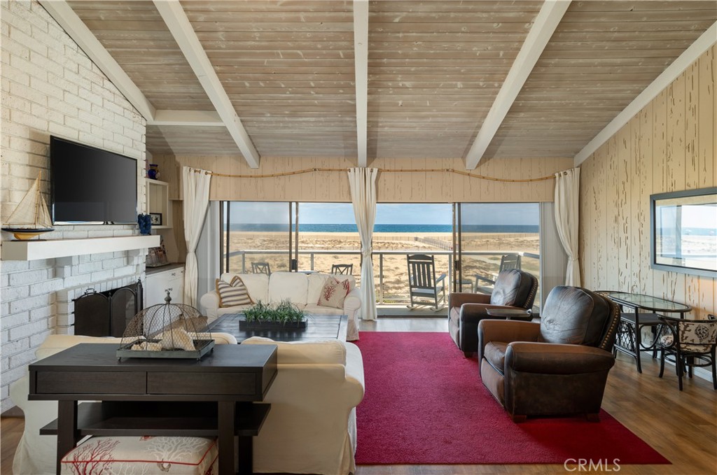 1303 E Balboa Boulevard Property Photo 2