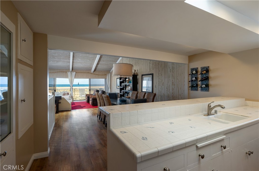 1303 E Balboa Boulevard Property Photo 9