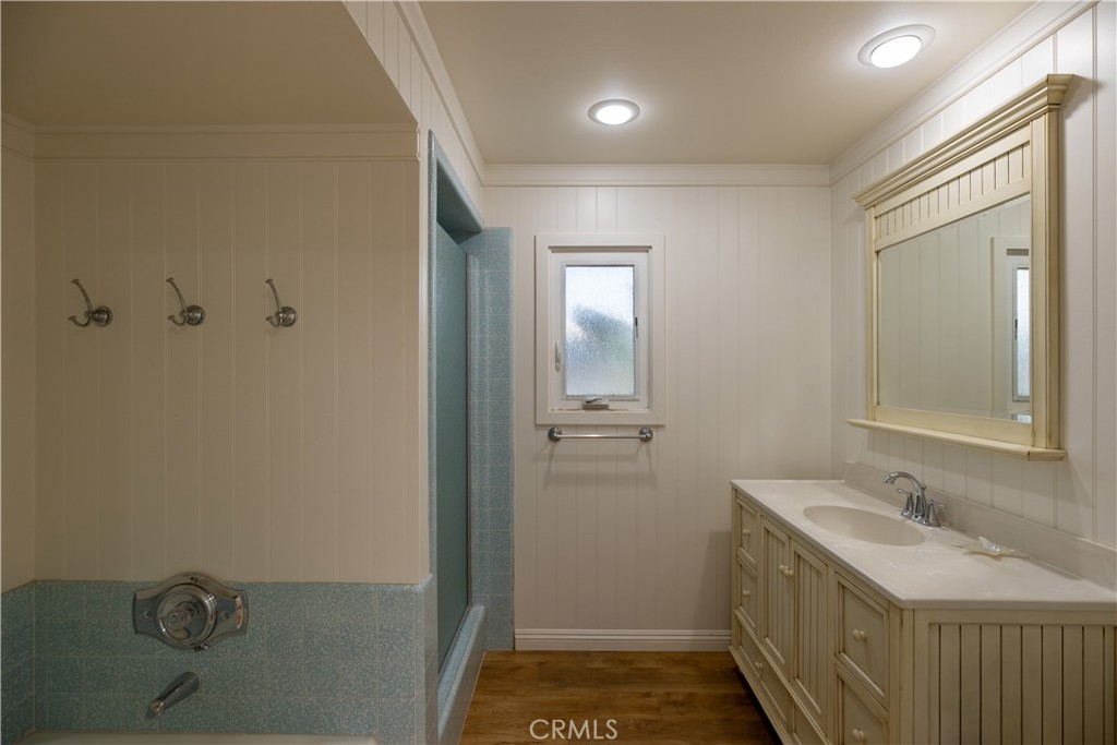 1303 E Balboa Boulevard Property Photo 17