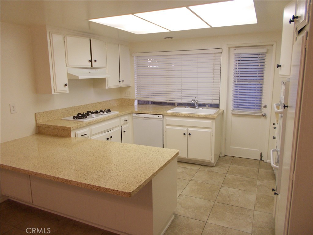 3734 S Marine Street Property Photo 4