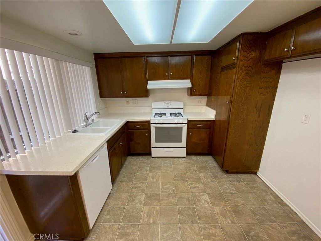 3734 S Marine Street Property Photo 6