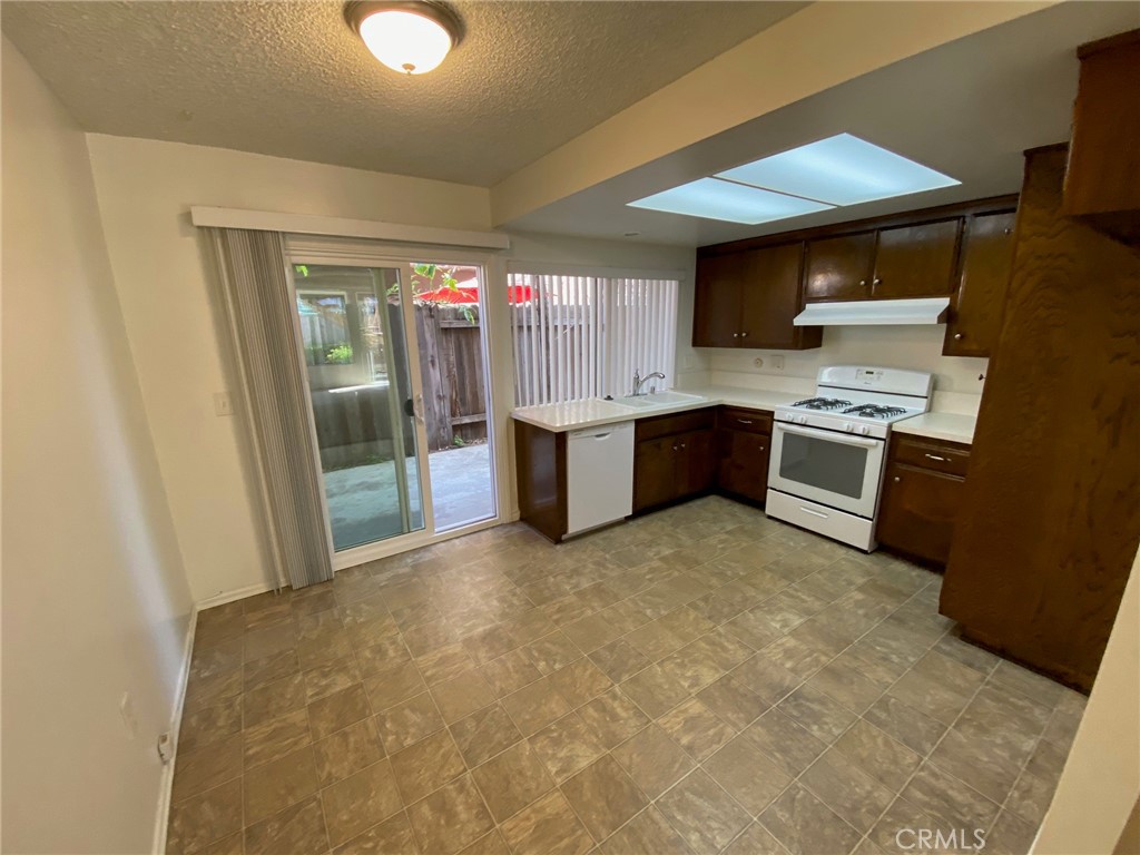 3734 S Marine Street Property Photo 7