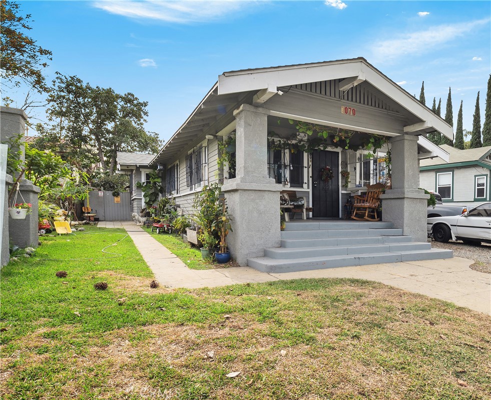 1070 Loma Vista Drive Property Photo 4