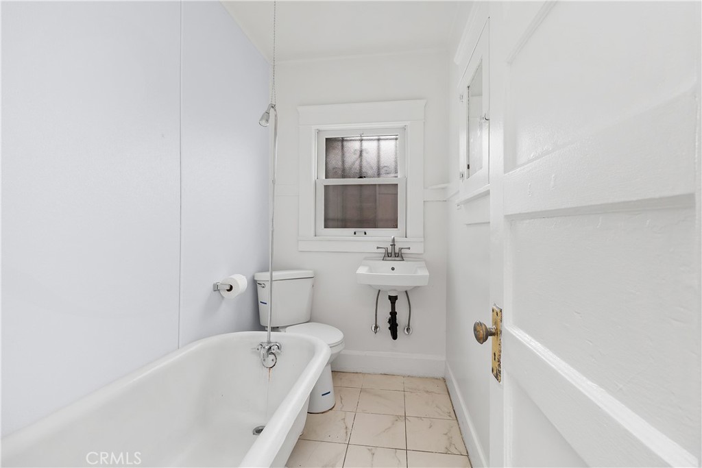 1070 Loma Vista Drive Property Photo 18