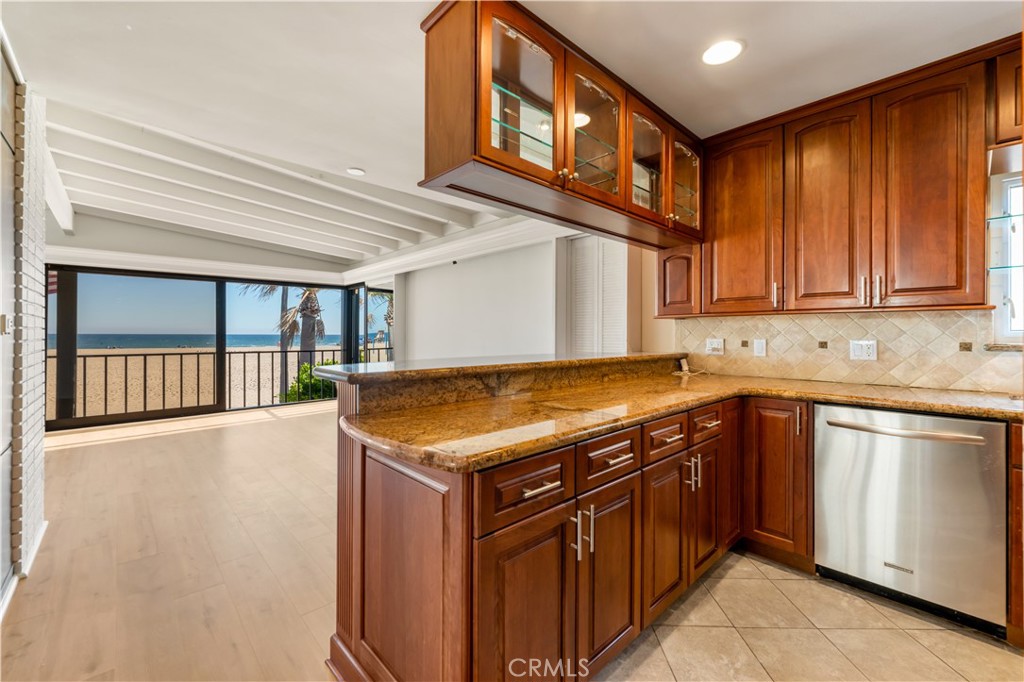 1510 W Oceanfront Property Photo 37
