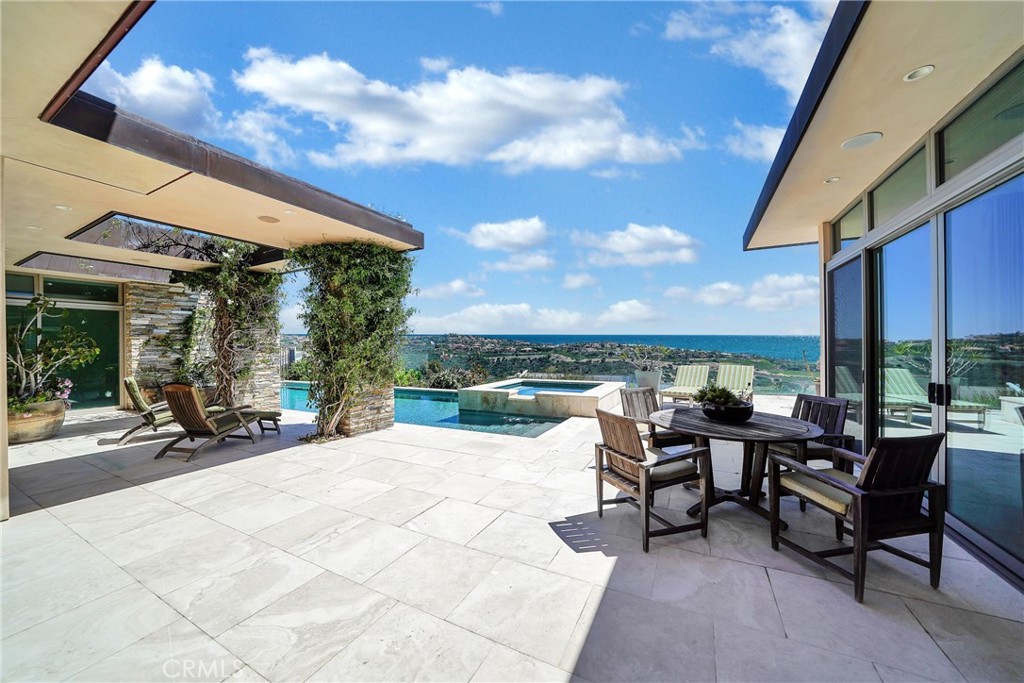 9 Jade Cove Property Photo 3