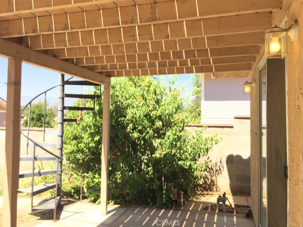 1040 Walnut Avenue Property Photo 10