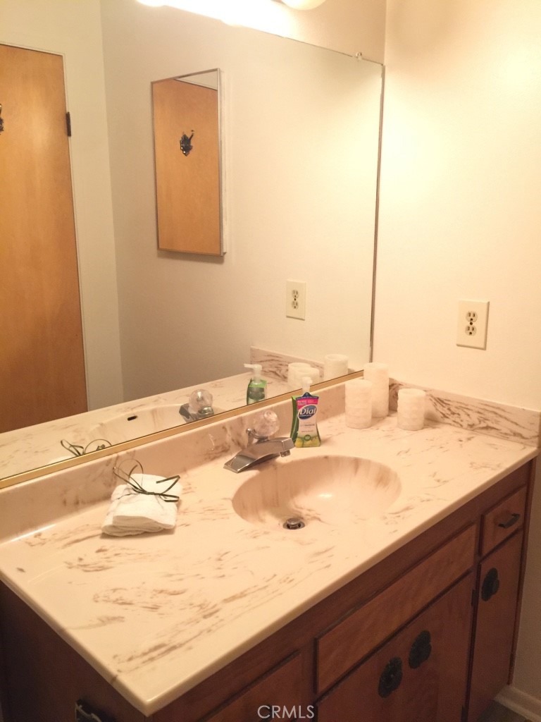 1040 Walnut Avenue Property Photo 27