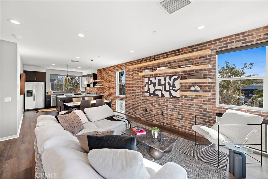 1515 Sullivan Avenue Property Photo