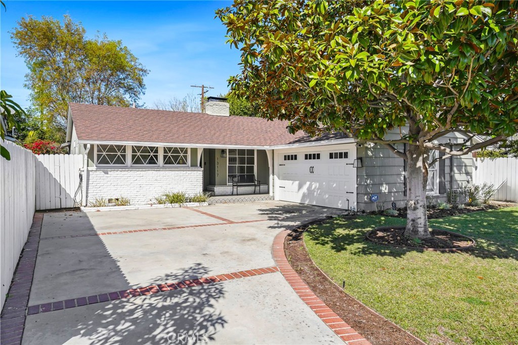 13117 Huston Street Property Photo