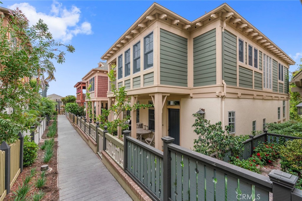 2580 Bungalow Place Property Photo