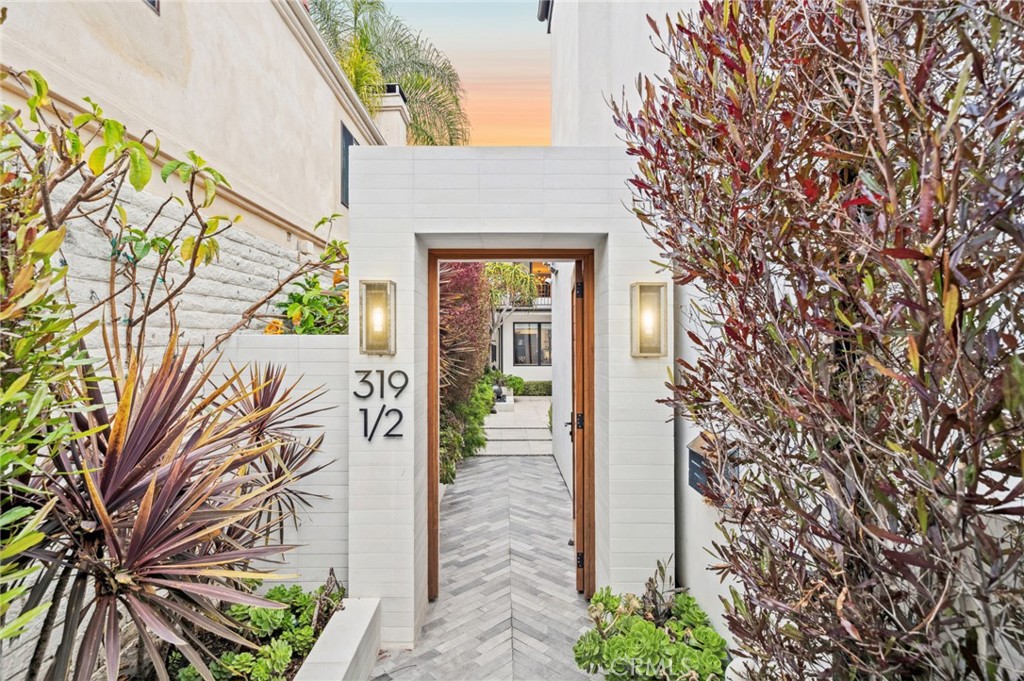 Corona Del Mar Real Estate Listings Main Image