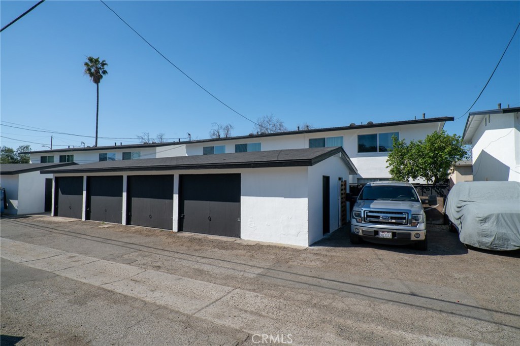 2717 S Baker Street Property Photo 18