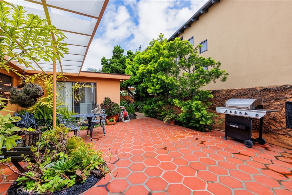52 Balboa Coves Property Photo 3