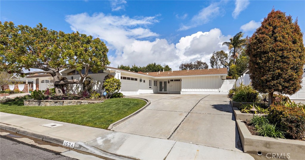 1524 Santanella Property Photo 2