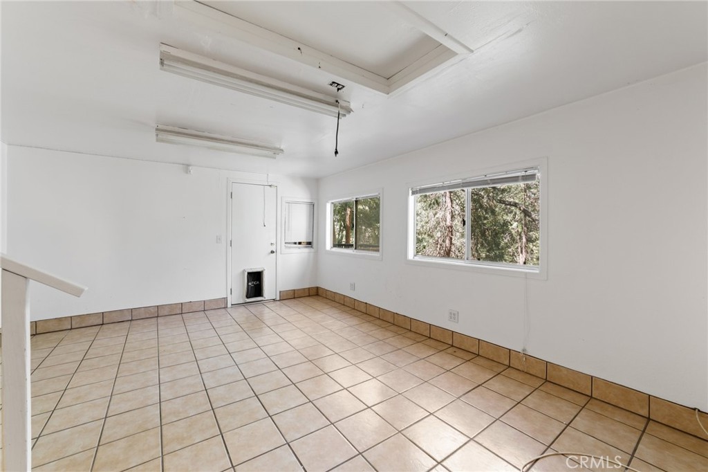 25286 North Road Property Photo 20