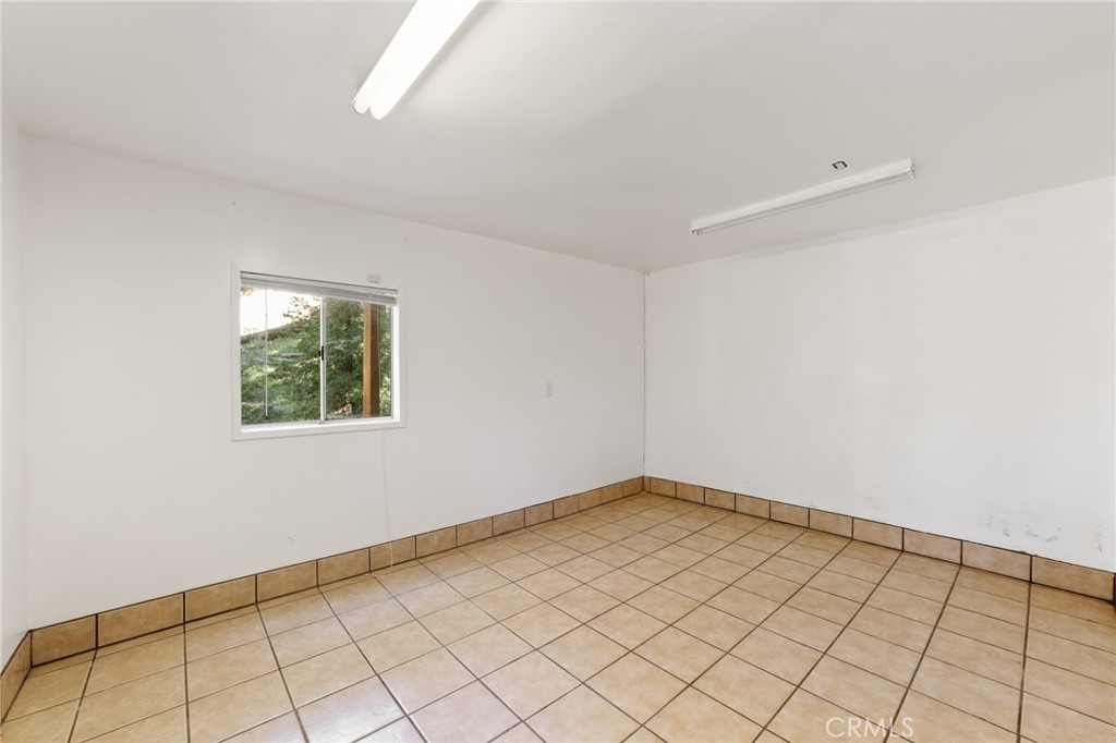 25286 North Road Property Photo 21