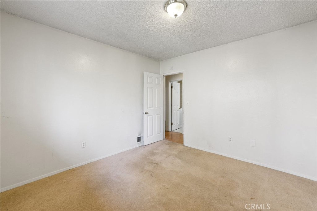 25286 North Road Property Photo 34