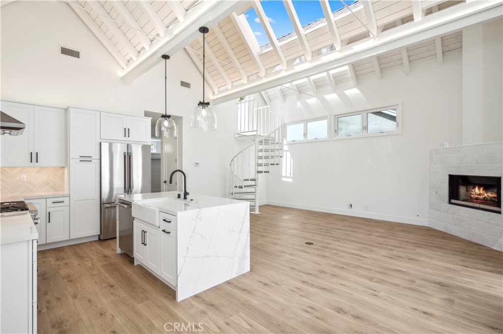 439 1/2 Carnation Avenue Property Photo 1