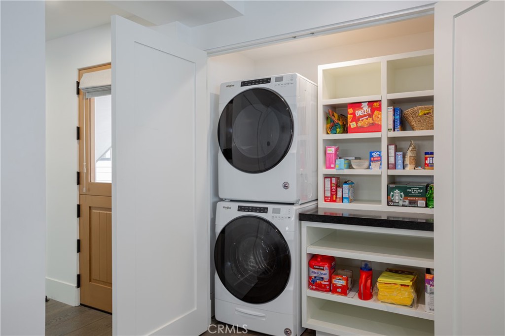 714 1/2 Iris Avenue Property Photo 7