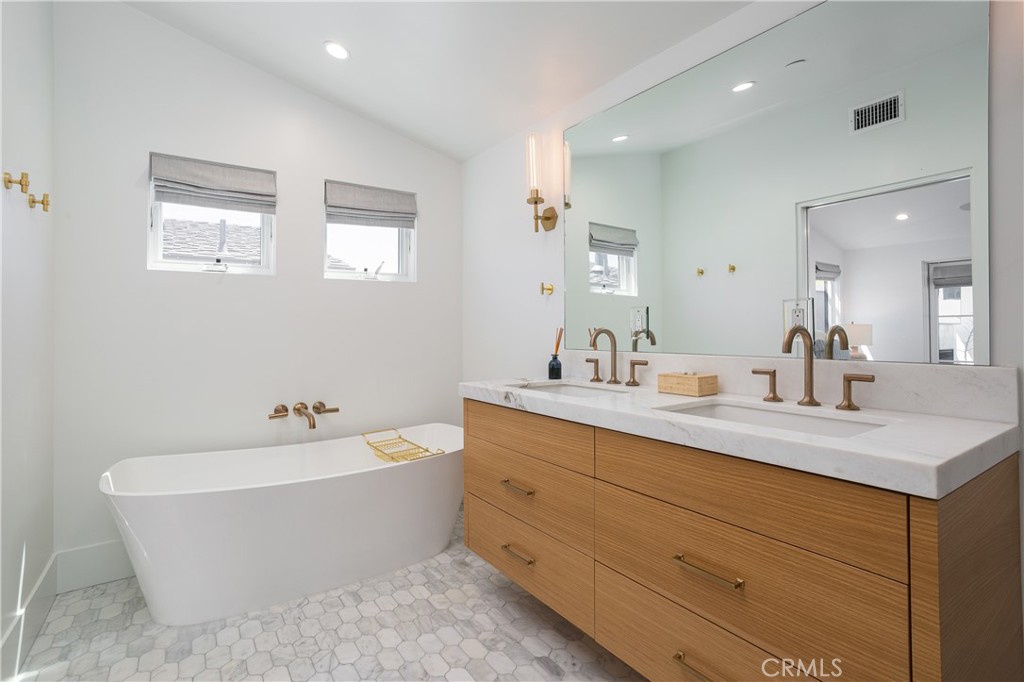 714 1/2 Iris Avenue Property Photo 14