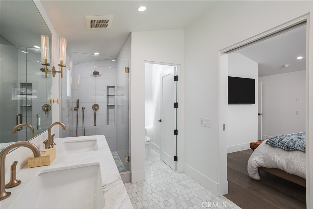 714 1/2 Iris Avenue Property Photo 15