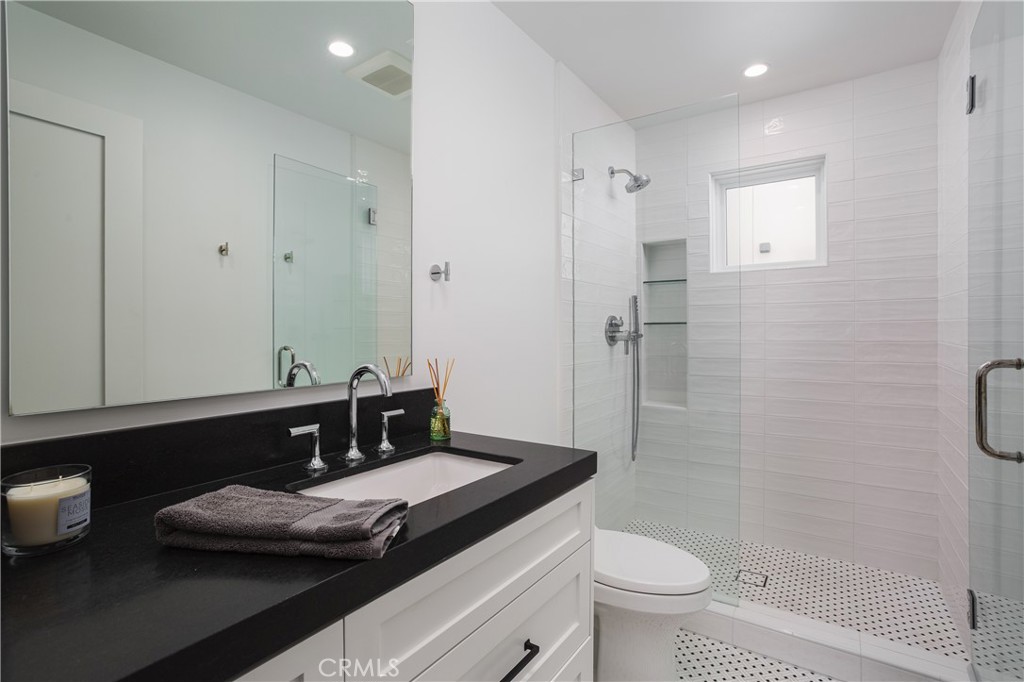 714 1/2 Iris Avenue Property Photo 21