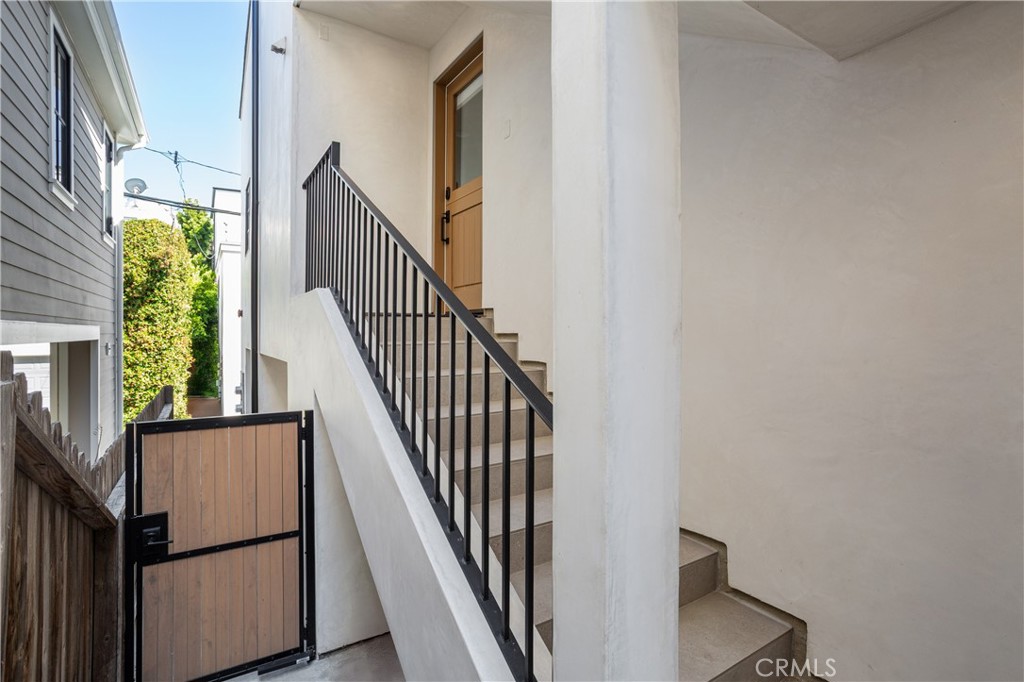 714 1/2 Iris Avenue Property Photo 23